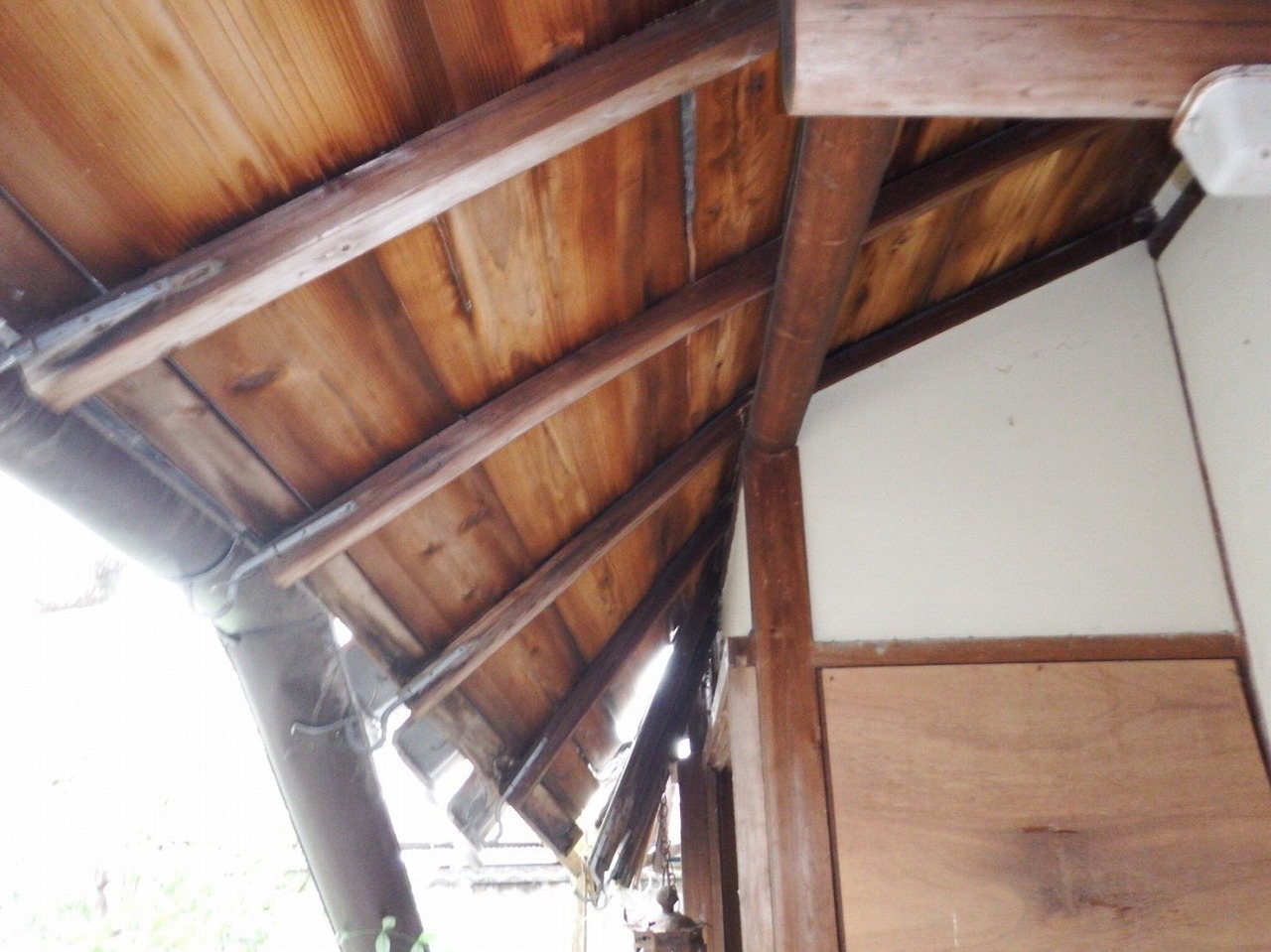 奈良市川久保町で空き家の落ちてしまった屋根